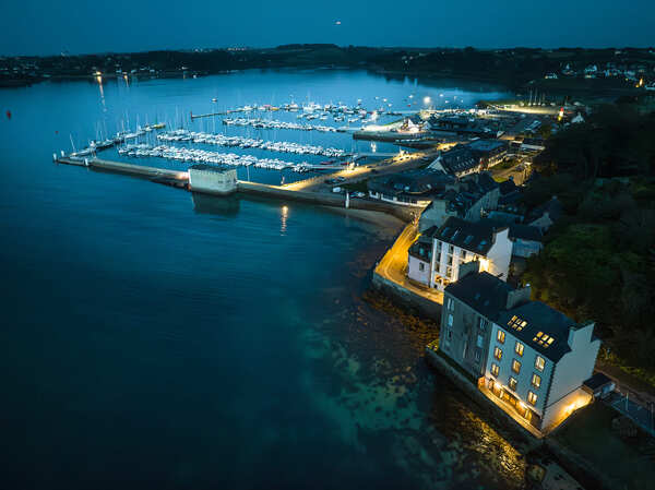 Aux pieds dans l'eau Finistère Aux pieds dans l'eau Idhôtes